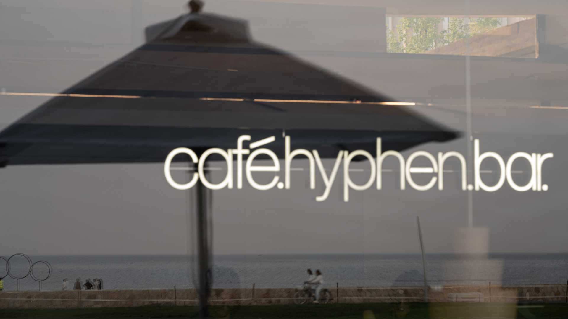 A large white 'cafe.hyphen.